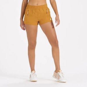 Vuori Dash Short Dark Golden NWOT